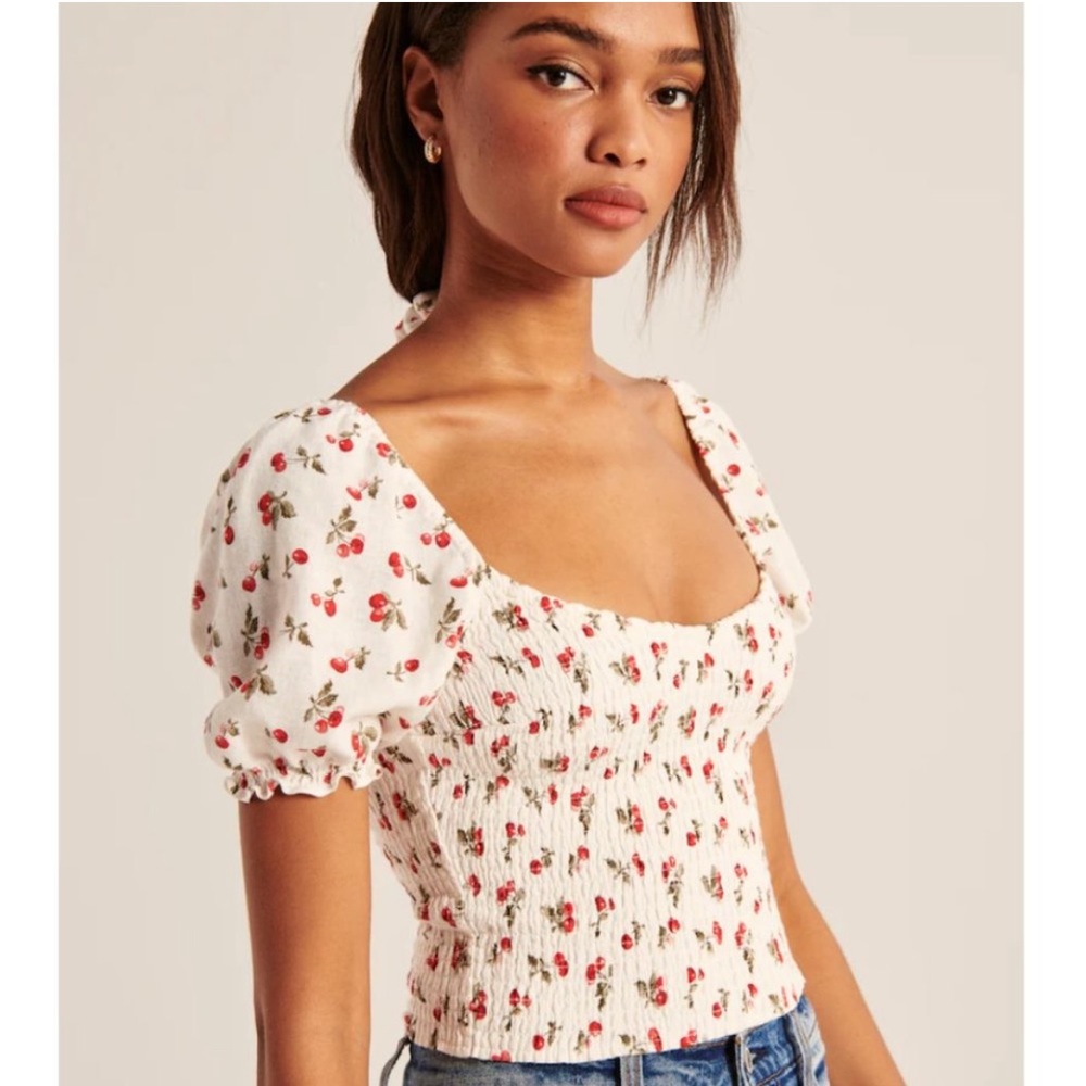 Abercrombie & Fitch smocked crop puff sleeve cream  blouse
